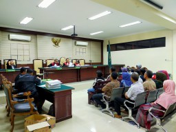 Hakim Minta JPU Cari Pelaku Lain Kasus Mark up Dispora Pasuruan