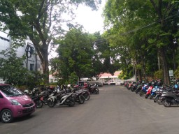 Penanganan Lamban, Lokasi Parkir Pegawai 'Mengungsi' ke Gedung DPRD