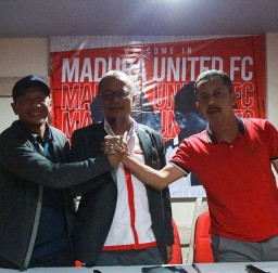 Rachmad Darmawan Resmi Melatih Madura United di Musim 2020