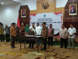 Gubernur Lepas 6.000 Mahasiswa PTN Jatim yang Turun Jaga Sungai Brantas