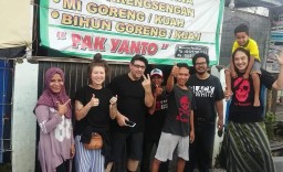 Nikmatnya Nasi Goreng Pak Yanto Gresik, Jadi Jujukan Rocker Luar Negeri dan Selebgram