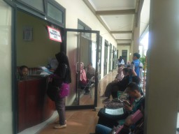 Warga Geram, Setiap Ngurus KTP Disambut Petugas Judes