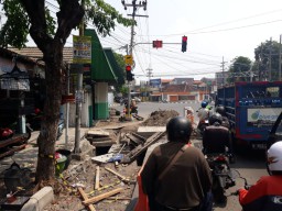 Pekerjaan Proyek Trotoar Jalan dr Soetomo Lelet