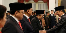 Pakde Karwo Jadi Wantimpres, Khofifah; Selamat dan Sukses