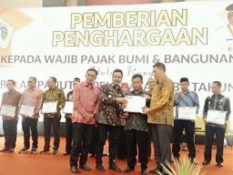 Taat Bayar Pajak, Desa dan Perusahaan Diganjar Penghargaan dari Pemda
