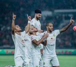 Persebaya Permalukan Persija di Kandang