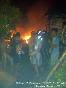 Ditinggal Rayakan Malam Tahun Baru, Rumah Ludes Terbakar