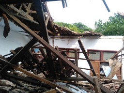 Atap MIN 1 Pasuruan Ambruk, Tiga Ruang Kelas Rusak Parah