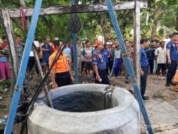 Diduga Depresi, Istri Mantan Kades Masuk Sumur dan Meninggal