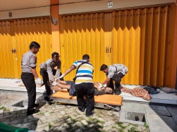 Pria Tak Dikenal Ditemukan Tewas Depan Ruko PPS Gegerkan Warga