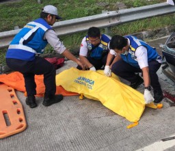 Sedan Hantam Truk di Tol Gempol, 3 Penumpang Tewas
