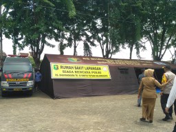 Posko Banjir di Bojonegoro Berkelas Rumah Sakit