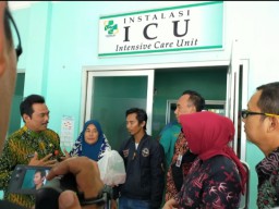 Sambangi Pasien Ernawati, Wabup Qosim Sampaikan Permohonan Maaf dan Berikan Semangat