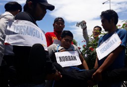 Polisi Gelar Rekonstruksi Pembunuhan Akibat Perselingkuhan dengan Istri TKI Asal Madura