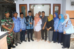 Sambangi Mahasiswa Gresik Sepulang dari Wuhan, Wabup Qosim : Masyarakat Jangan Takut Soal Virus Corona