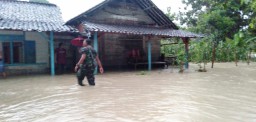 Bojonegoro Selatan Diterjang Banjir Bandang, Pinggiran Bengawan Solo Siaga