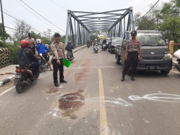Lagi! Gagal Mendahului Truk, Pemotor Tewas Terlindas
