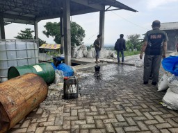 Pabrik Pengolahan Plastik Ternyata Tak Berizin, Satpol PP Ancam Tutup Paksa