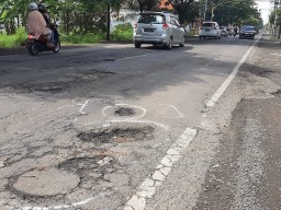 Banyak Jalan Rusak, APALAN Milik Dinas PU Gresik Diduga Tak Fungsi