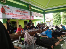 Ratusan 'Pendekar' di Lamongan Sumbangkan Darah
