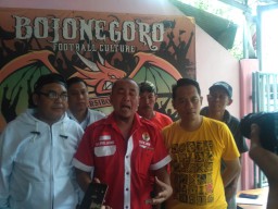 Boromania Desak Manajemen Serahkan Persibo kepada Bupati Bojonegoro