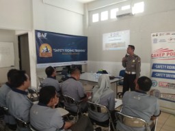 Satlantas Polres Gresik Ajak Karyawan Sadar Berlalu Lintas