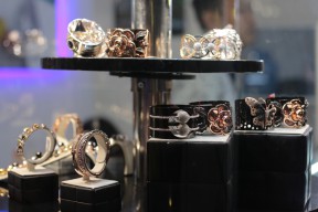 Perhiasan Emas Dongkrak Kinerja Ekspor Jawa Timur