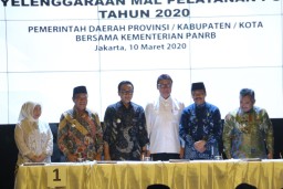 Soal Pelayanan Publik, Wabup Qosim Teken Komitmen di Hadapan Menpan-RB