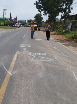 Antar Anak ke Pondok, Perangkat Desa di Gresik Tewas Terlindas Truk