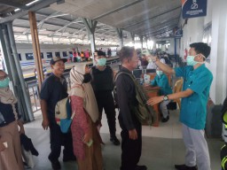 Usai Dicek, Belasan Penumpang Kereta di Bojonegoro Suhu Tubuhnya Tinggi
