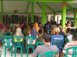 Sertifikat Massal Dibanderol Rp 700 Ribu Per Bidang, Warga Bojonegoro Geruduk Balai Desa