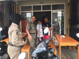Sekolah Diliburkan, Anak-anak Ini Malah Asyik Nongkrong di Warnet hingga ke Mall