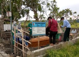 PDP di Bojonegoro Dimakamkan dengan Protokol Covid-19