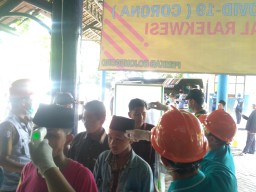 Ratusan Santri dari Kediri sampai Bojonegoro Langsung Dicek Suhu Tubuhnya