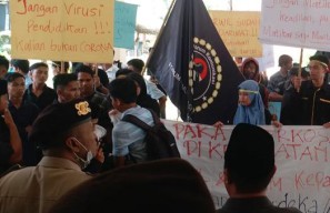 Mahasiswa Bangkalan Demo Dispendik Usut Penyimpangan