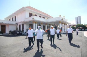 Gubernur Khofifah Ajak Warga Jatim Berjemur Tiap Pagi