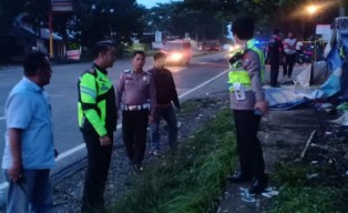 Seruduk Tenda, Innova Tewaskan 4 Buruh Pabrik