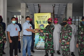 Yonmarharlan V Terima Bantuan Alumni SMA 1 Gresik