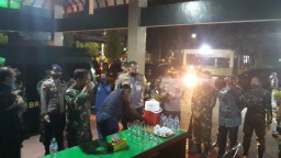 Tengah Malam, Kapolda Jatim dan Pangdam V/Brawijaya Cek PSBB di Gresik