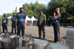 Lantamal V Buka Dapur Umum Lapangan