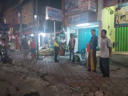 Sedang Istirahat, Tukang Becak 60 Tahun Diseruduk Honda Civic