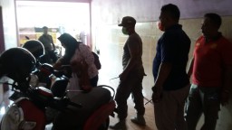 Sedang Asyik Indehoi di Kos, Warga Dander Digerebek Satpol PP