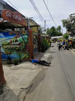 Tukang Becak Tergeletak di Pinggir Jalan Kota Pasuruan Gegerkan Warga