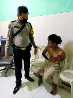 Oalah ! Begal Jembatan Sembayat Gresik Ternyata Orang Gila, Akhirnya Dilepaskan