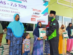 PT Sampoerna Serahkan 7,5 Ton Beras ke NU Bangil Pasuruan