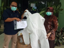 PGN SAKA Kirim 150 APD untuk Tenaga Medis di Gresik