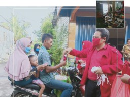 Sasar Pedagang, Kader PDIP Gresik Kampanyekan Gerakan Pakai Masker