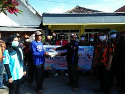 Peduli Warga Terdampak Covid-19, FPSR dan PP Berikan Bantuan Sembako