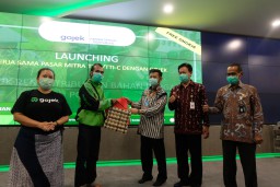 Kementan Gandeng Gojek Salurkan Sembako Selama Pandemi Covid-19