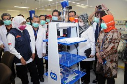 Bahas PSBB, Khofifah Panggil Wali Kota Surabaya, Bupati Gresik dan Sidoarjo